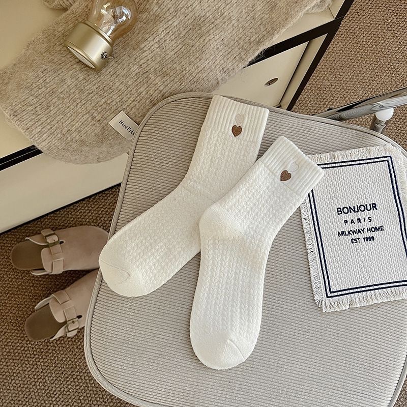 Women's Slight Bounce Basic Solid Color Heart Mid-Calf Socks