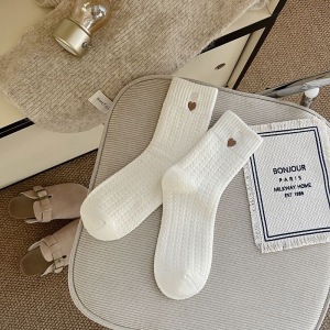Women's Slight Bounce Basic Solid Color Heart Mid-Calf Socks h5