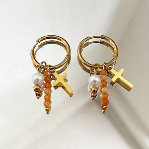 Boucles D'Oreilles Créoles Élégantes En Acier Inoxydable Doré, Ornées De Perles En Croix, Collection Simple Series. h5