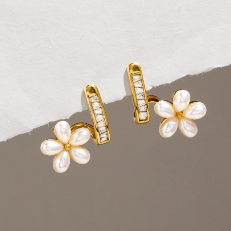 Elegante, Unregelmäßig Geformte Ohrstecker Aus Edelstahl In Goldfarbe Aus Der Romantic Series – Wasserfest