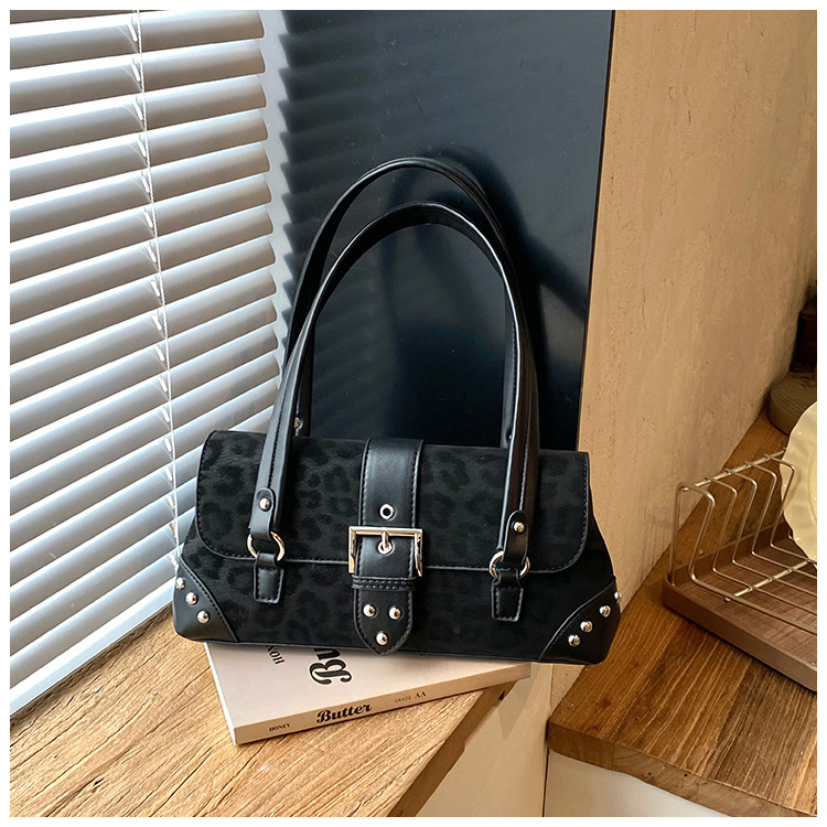 Streetwear Style Metal Hardware Studded Solid Color Leopard Print Rivet Pu Women's Square Shoulder Bags 