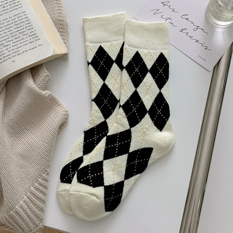 Slight Bounce Basic Geometric Pattern Plaid Color Clash Mid-Calf Socks