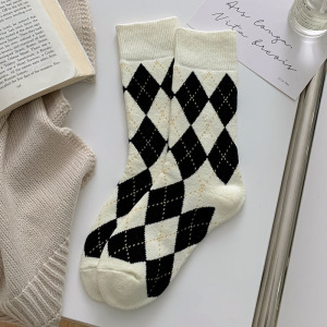 Slight Bounce Basic Geometric Pattern Plaid Color Clash Mid-Calf Socks h5