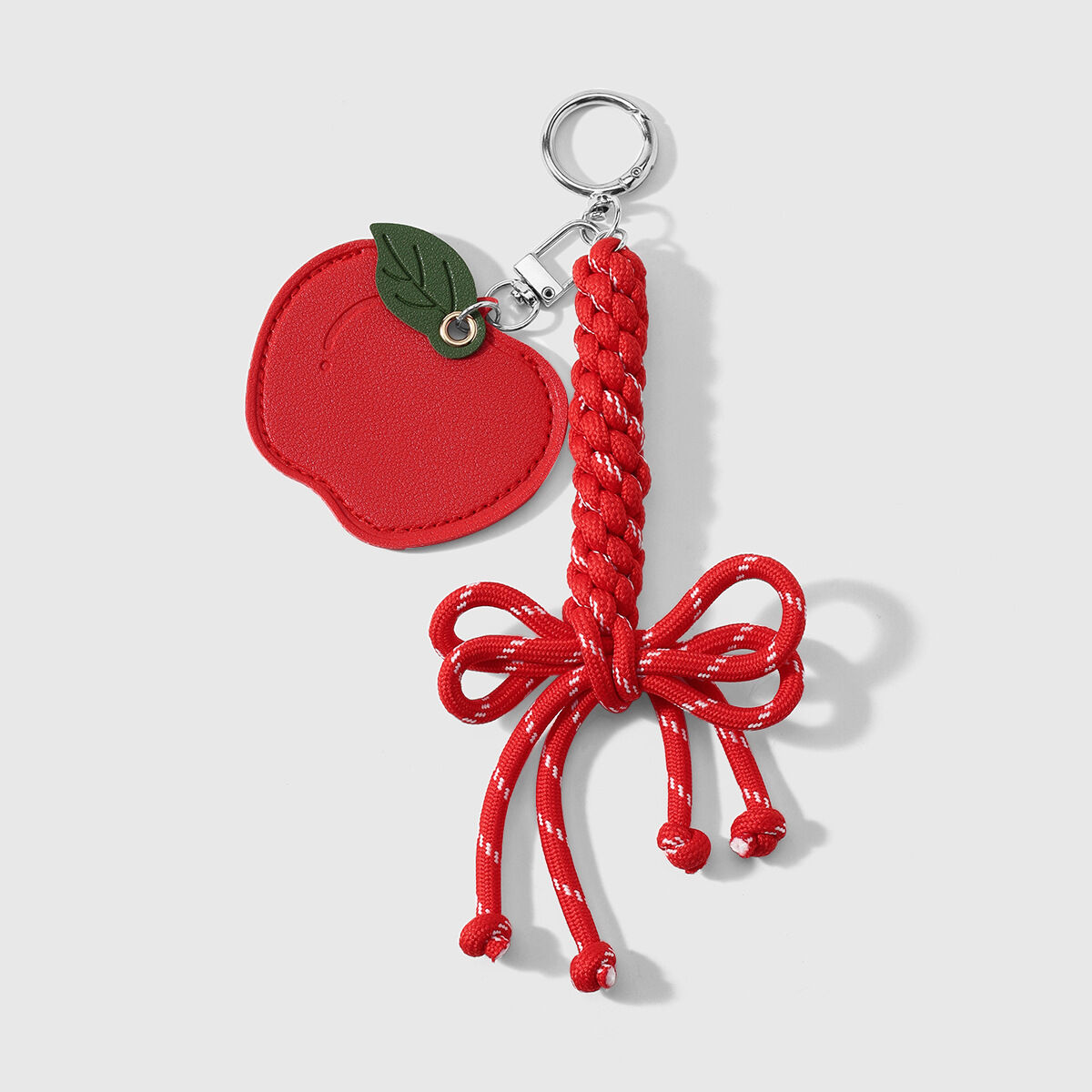 Un llavero de manzana roja Imagen2