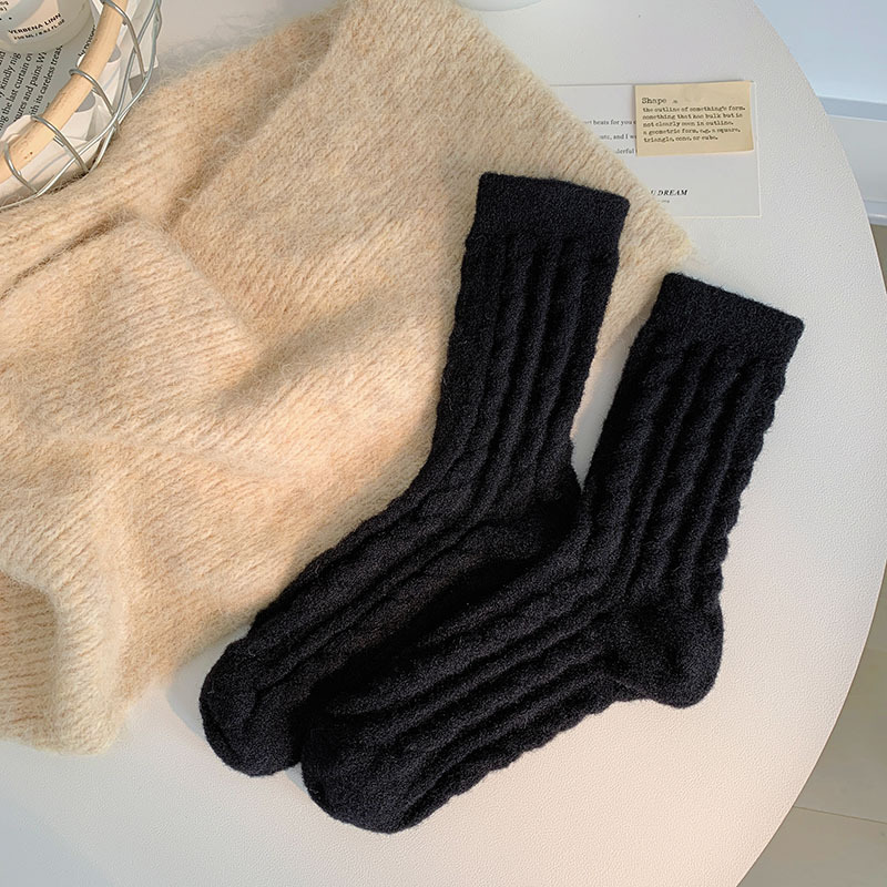 Women's Slight Bounce Basic Solid Color Mid-Calf Socks 