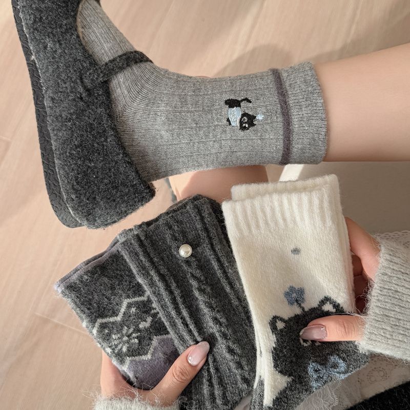 Women's Elegant Solid Color Animal Wool Mid-Calf Socks h5Picture3