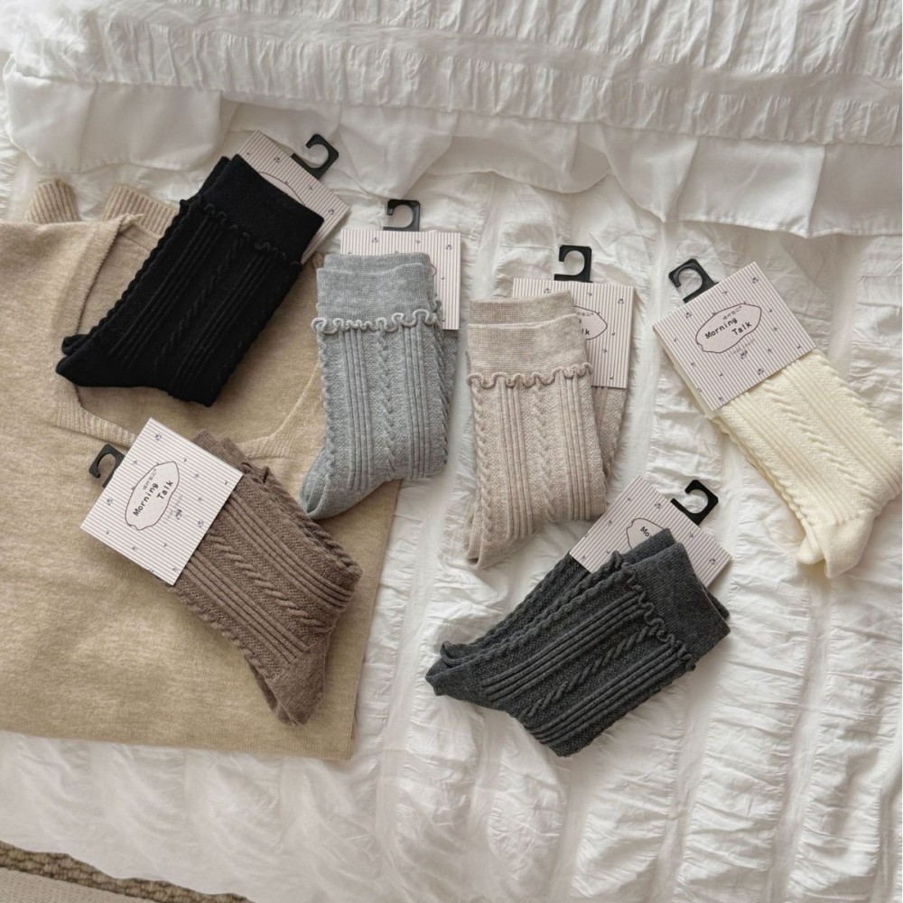 Slight Bounce Basic Solid Color Mid-Calf Socks Picture4