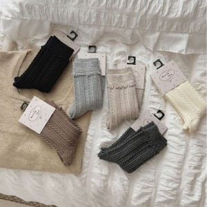 Slight Bounce Basic Solid Color Mid-Calf Socks h5 Picture4