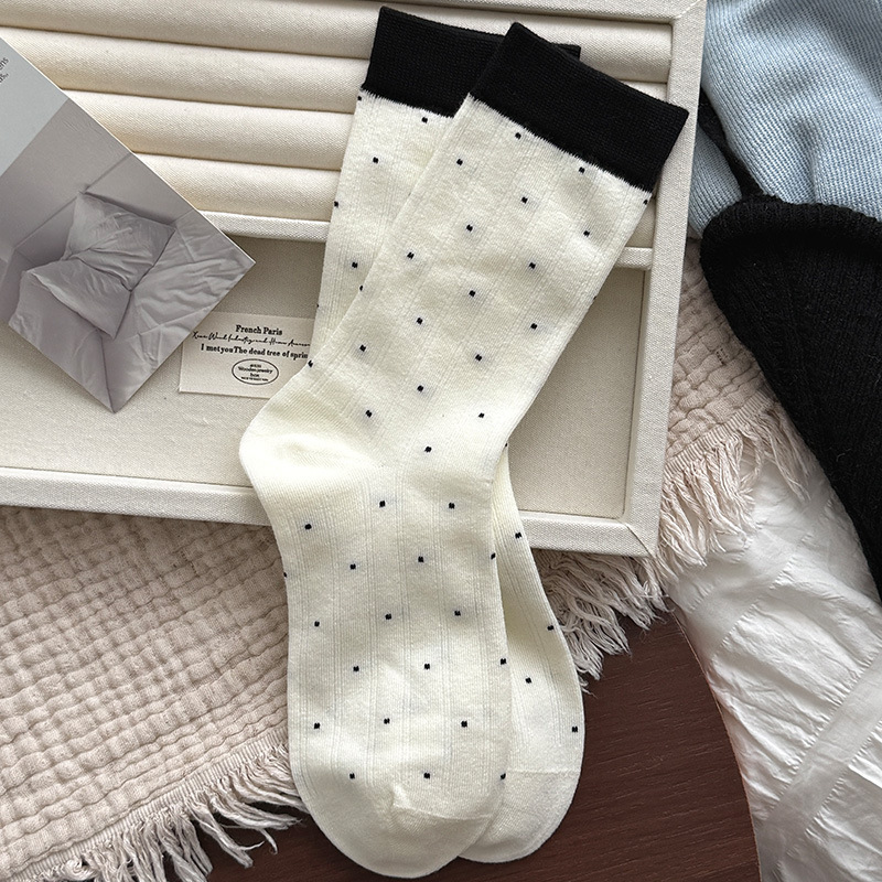 Slight Bounce Basic Polka Dots Color Clash Mid-Calf Socks 