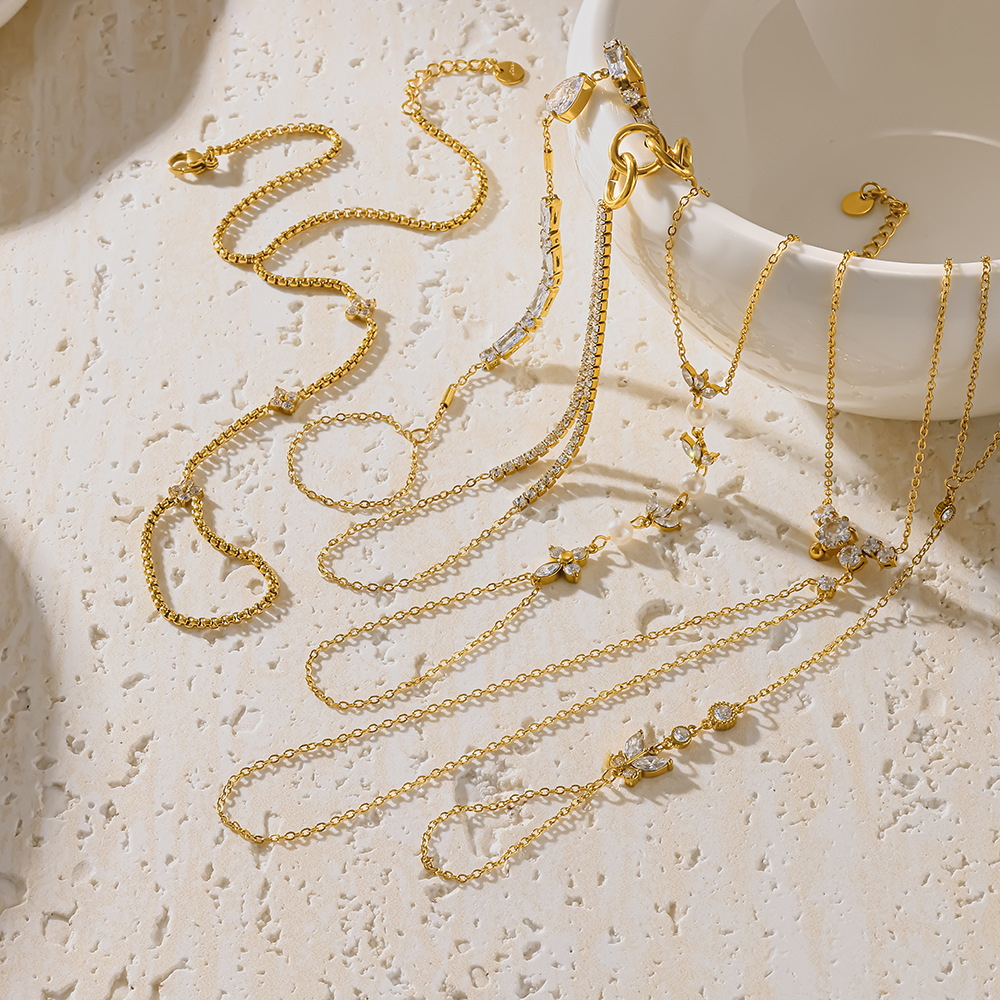 Simple Series Daily Flower Geometric Shape Stainless Steel Waterproof   Gold Color  Zircon Women's Hand Chain Picture3