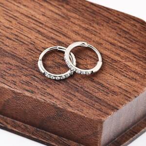 Conjunto De Pendientes Para Mujer Simple Series Daily Circle De Acero Inoxidable, Resistentes Al Agua Y Con Circonitas Color Oro. h5 Imagen3