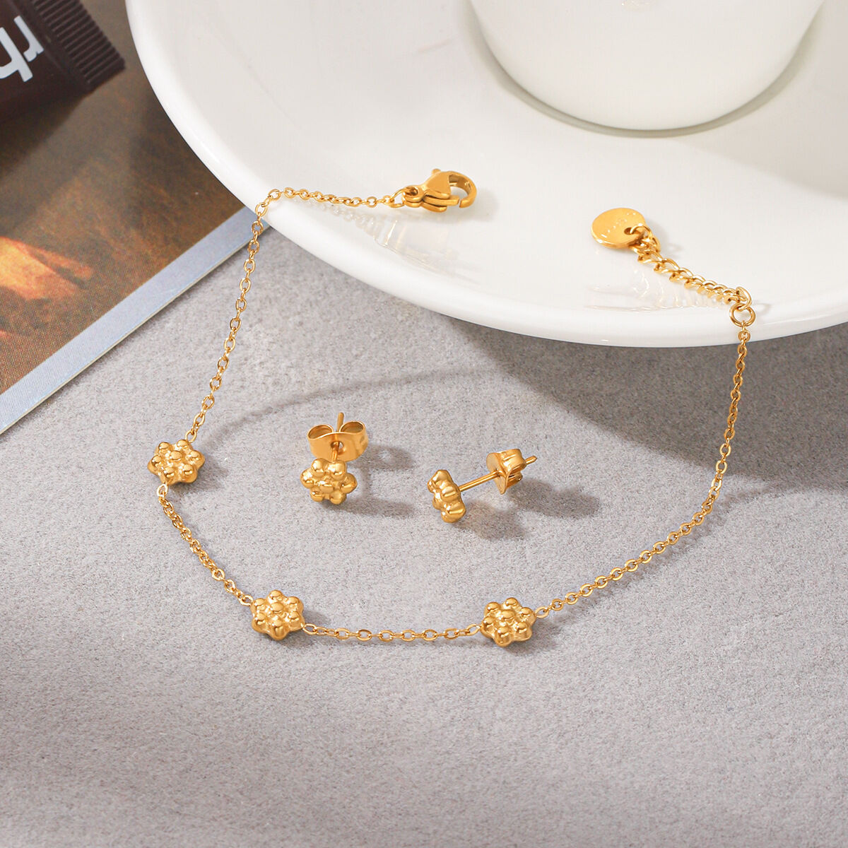 Conjuntos De Joyería Para Mujer Simple Series Daily Flower De Acero Inoxidable, Resistentes Al Agua Y Color Dorado. Imagen3