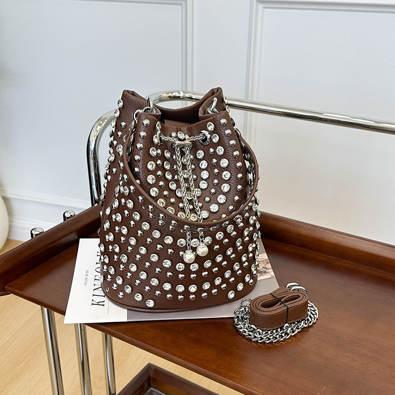 Streetwear Style Studded Solid Color Rivet Pu Women's Bucket Handbags Picture2
