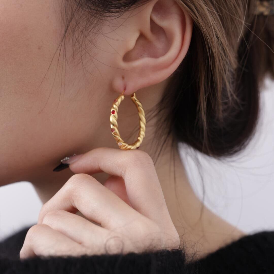 Eenvoudige Serie Elegante Gedraaide Kopergouden Oorringen Voor Dames Afbeelding3