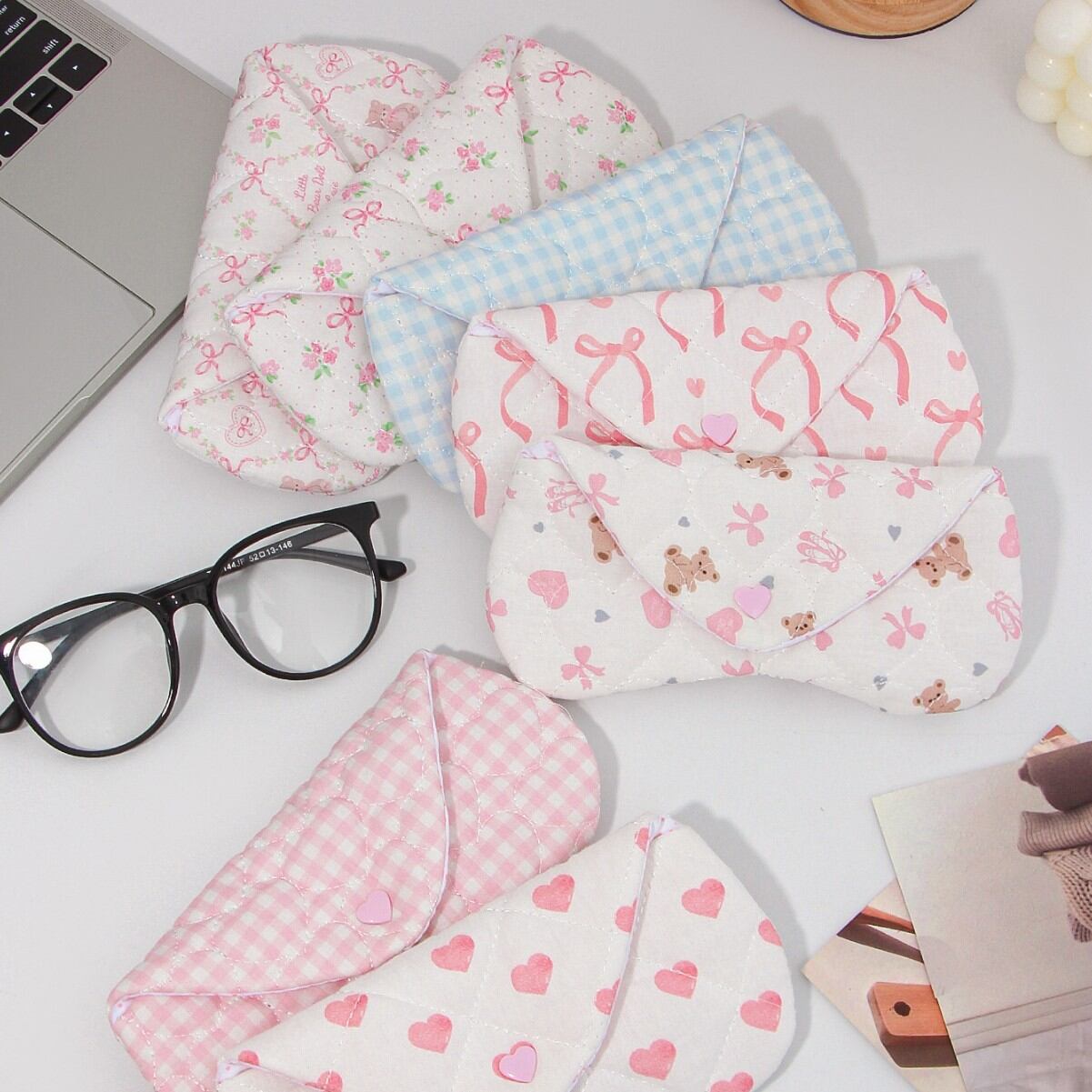 Aufbewahrungstasche für Damenbrillen der Serie „Romantic Series“ mit süßer Blumenschleife aus Polyester