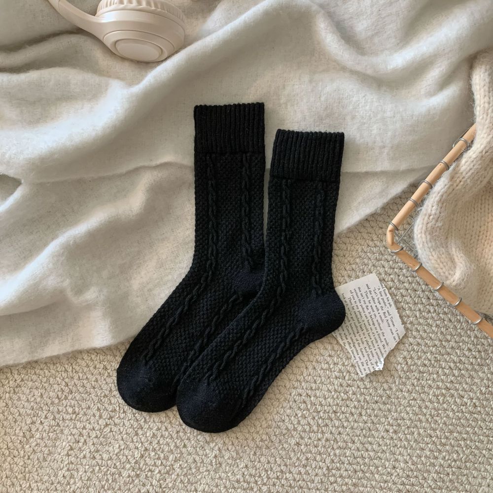 Slight Bounce Basic Solid Color Mid-Calf Socks 