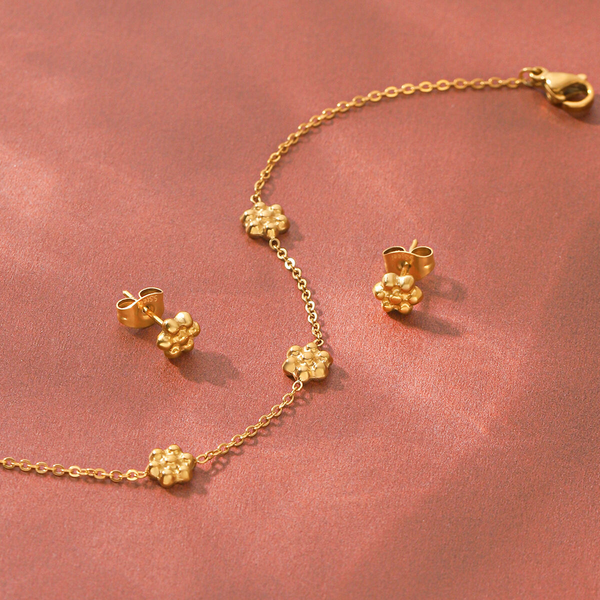 Conjuntos De Joyería Para Mujer Simple Series Daily Flower De Acero Inoxidable, Resistentes Al Agua Y Color Dorado. h5 Imagen4