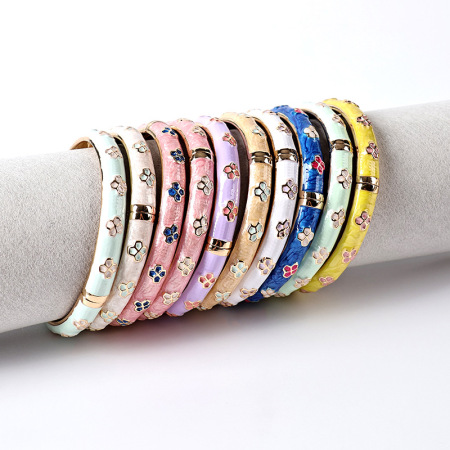 Serie Romantica, Braccialetti da donna retrò con fiori, trifoglio, colori misti, lega color oro