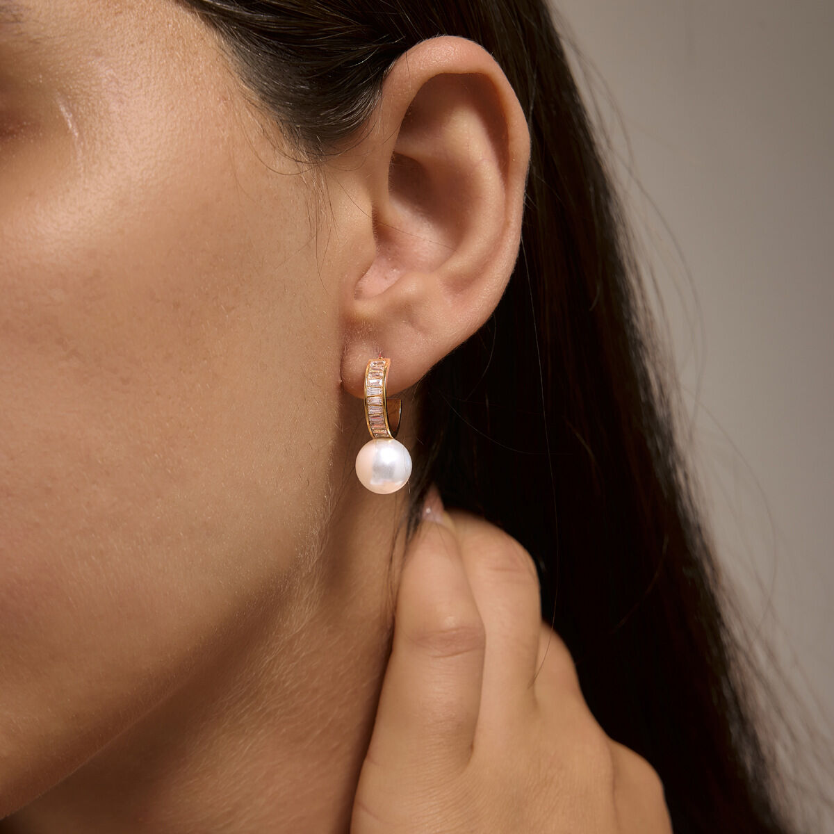 Elegantes Pendientes De Botón Circulares De Acero Inoxidable, Impermeables, Con Circonitas Y Perlas Artificiales Para Mujer. Imagen4