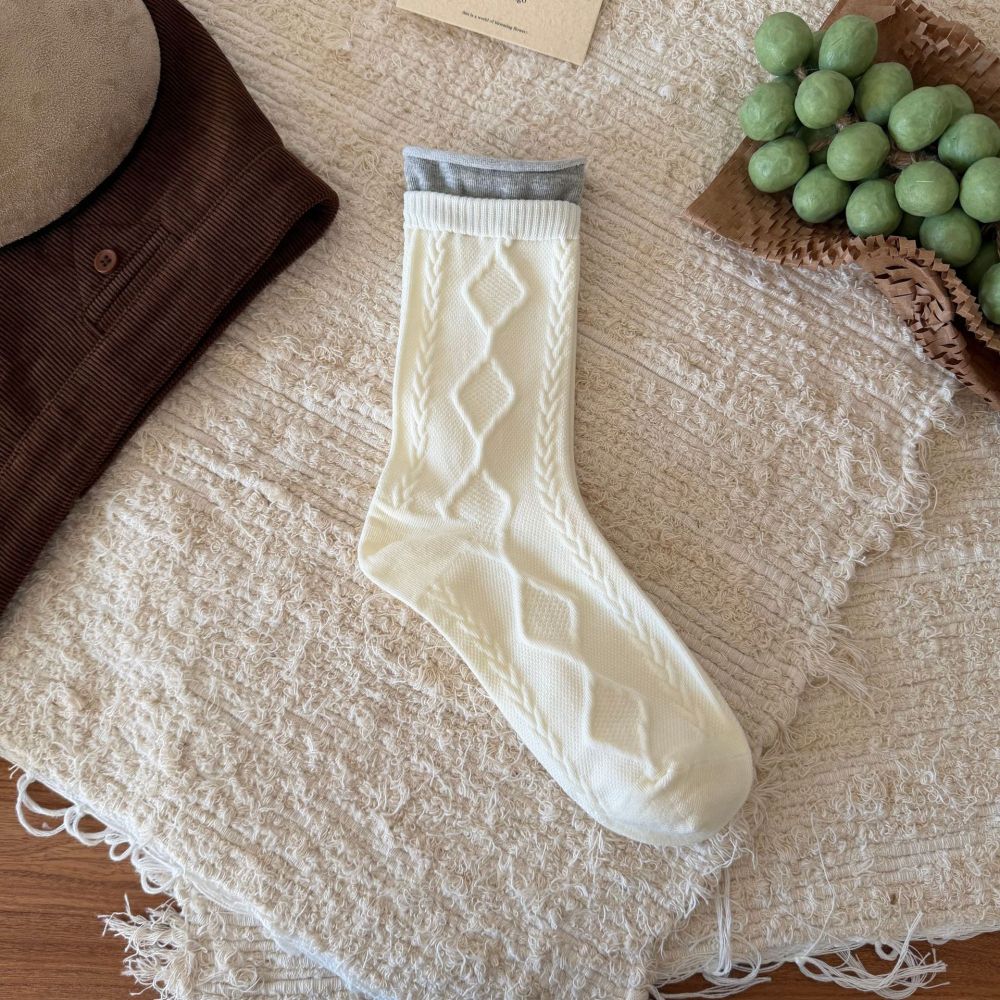 Slight Bounce Basic Solid Color Mid-Calf Socks