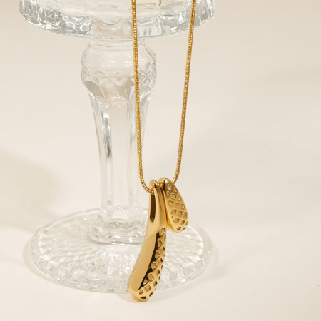 Collana da donna con ciondolo a goccia semplice, impermeabile, in acciaio inossidabile color oro. 2