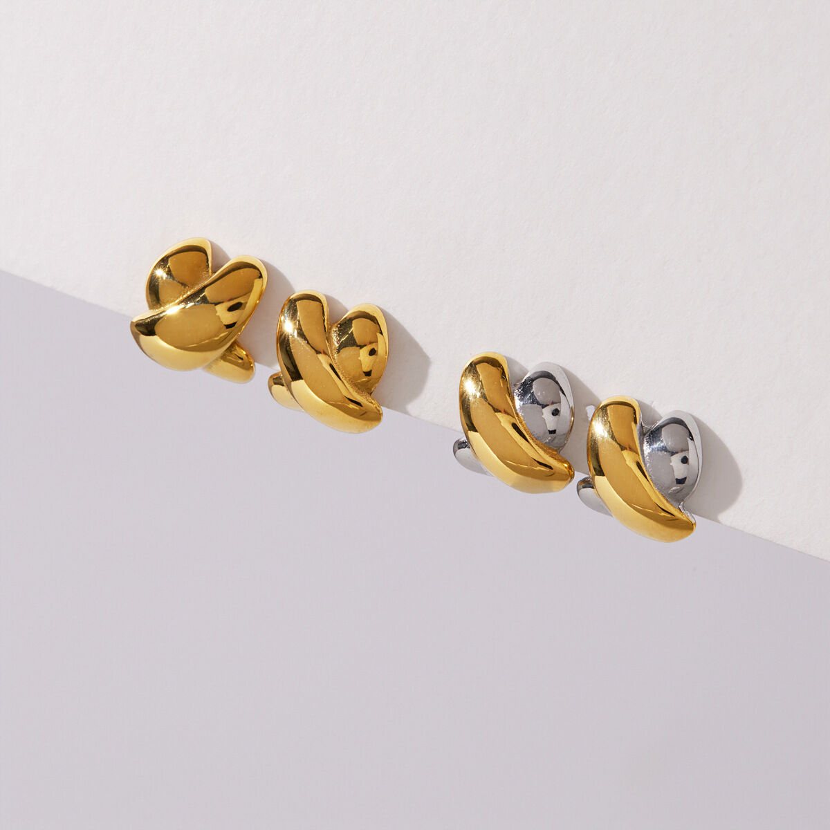 Orecchini a perno da donna a forma di X in acciaio inossidabile, impermeabili, color oro.
