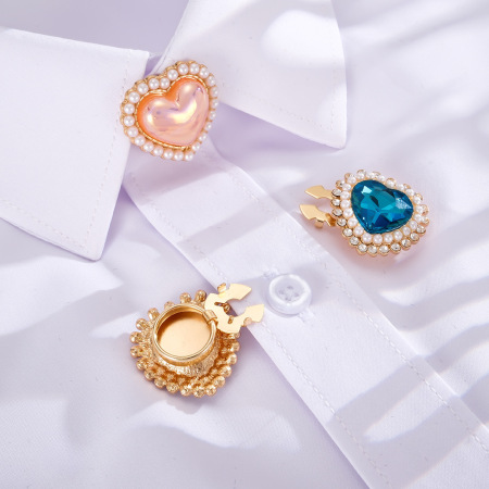 Luxe serie elegante hartvormige manchetknopen met gemengde kleuren imitatieparels en strass-steentjes, gemaakt van kunstparels.