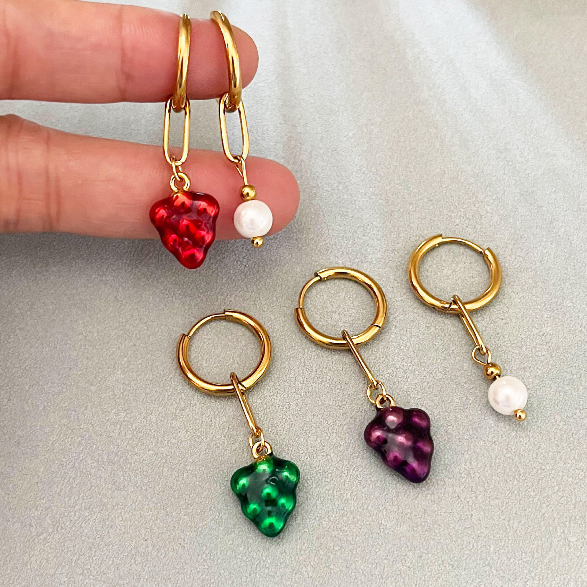 Simple Series Tatlı Kalp Çilek Paslanmaz Çelik Su Geçirmez Altın Renk Kadın Halka Küpe