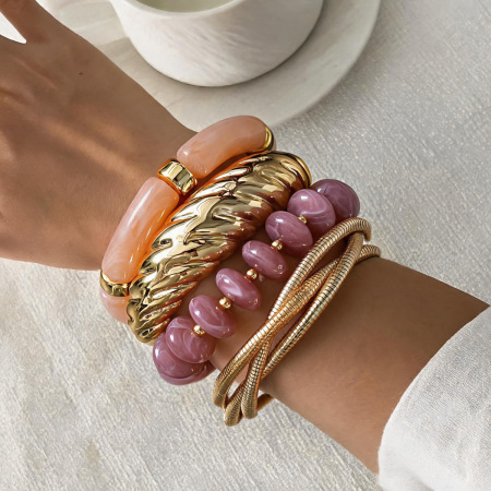 Bracciali Da Donna In Acrilico Della Serie Simple, Dalla Forma Irregolare E Con Gradiente Di Colore, Perfetti Per Tutti I Giorni.