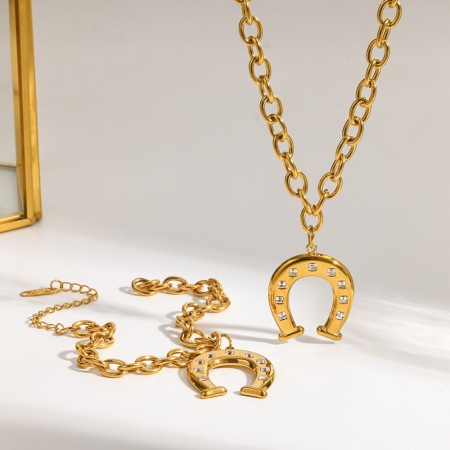 Horseshoe-Shaped Stainless Steel Waterproof Gold Color Rhinestone Women's Necklace Set 2