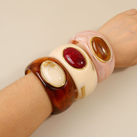 Simple Series Retro Irregular Shape Gradient Color Resin Women's Bangles 2