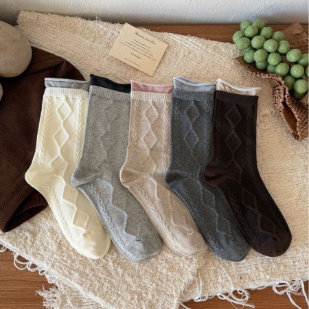 Slight Bounce Basic Solid Color Mid-Calf Socks