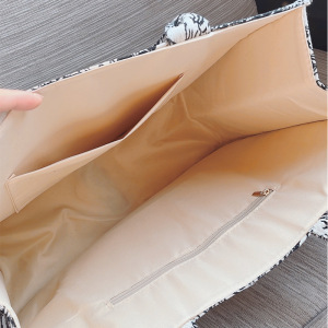 Casual Style Embroidered Animal Plant Canvas Women's Square Tote Bags h5 Picture4