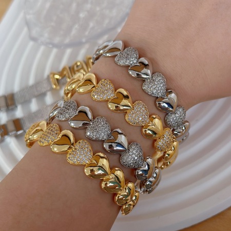 Luxurious Series Simple Heart Patchwork Copper   Gold Color  Zircon Women's Bangles