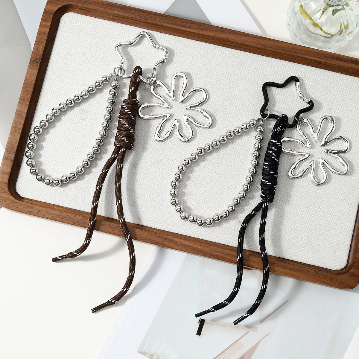 Llaveros De Aleación Con Forma De Estrella Calada Y Diseño Floral Diario, De La Serie Simple. h5 Imagen3