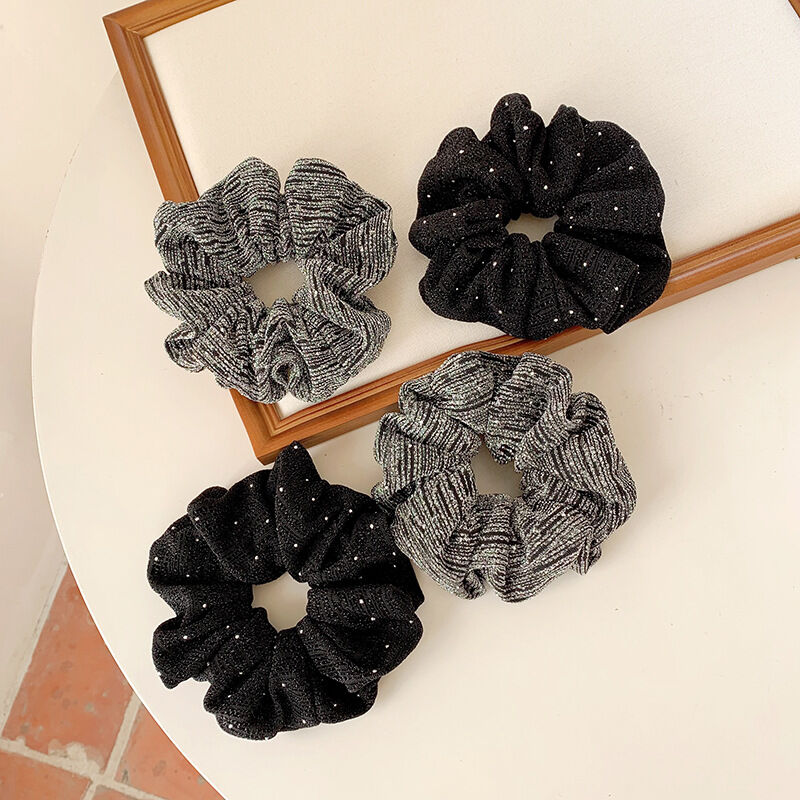 Eenvoudige serie elegante effen gestreepte polyester scrunchies met strasssteentjes