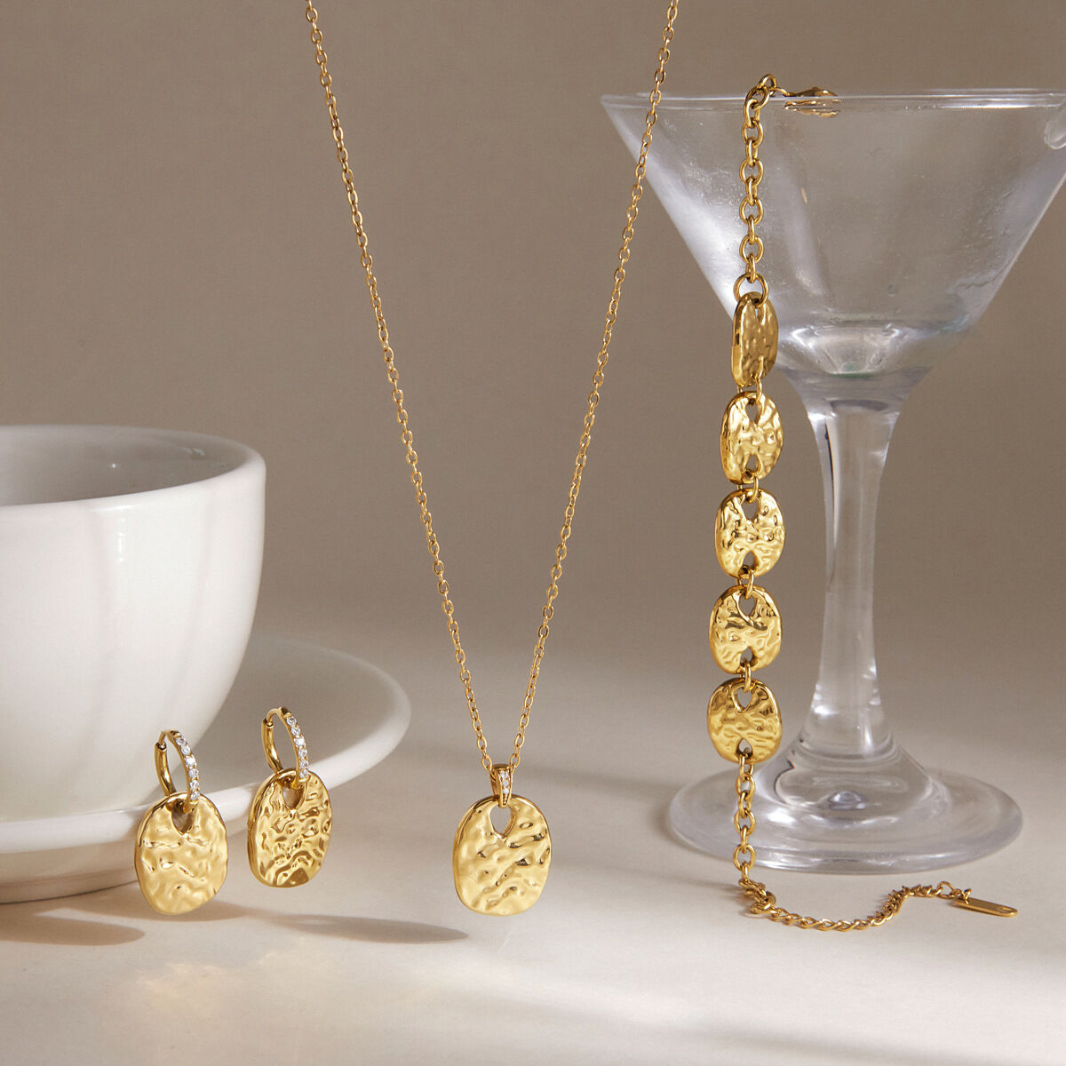Conjunto De Collares Para Mujer De Acero Inoxidable Con Circonitas Color Oro, Resistentes Al Agua Y Con Diseño Retro Martillado. Imagen3