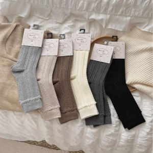 Slight Bounce Basic Solid Color Mid-Calf Socks h5 Picture3