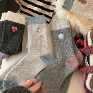 Slight Bounce Basic Christmas Color Clash Mid-Calf Socks h5 Picture3