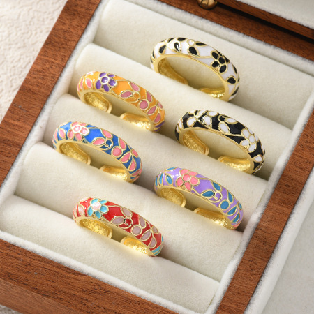 Romantische Retro-Ringe mit Blumenmuster in verschiedenen Farben, Goldoptik
