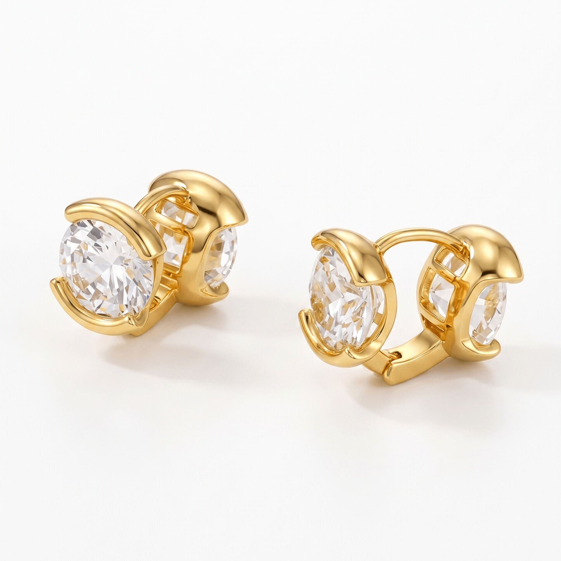 Luxe Serie Elegante Clipoorbellen Voor Dames Met Onregelmatige Vorm, Koper- En Goudkleurige Zirkonia Afbeelding2