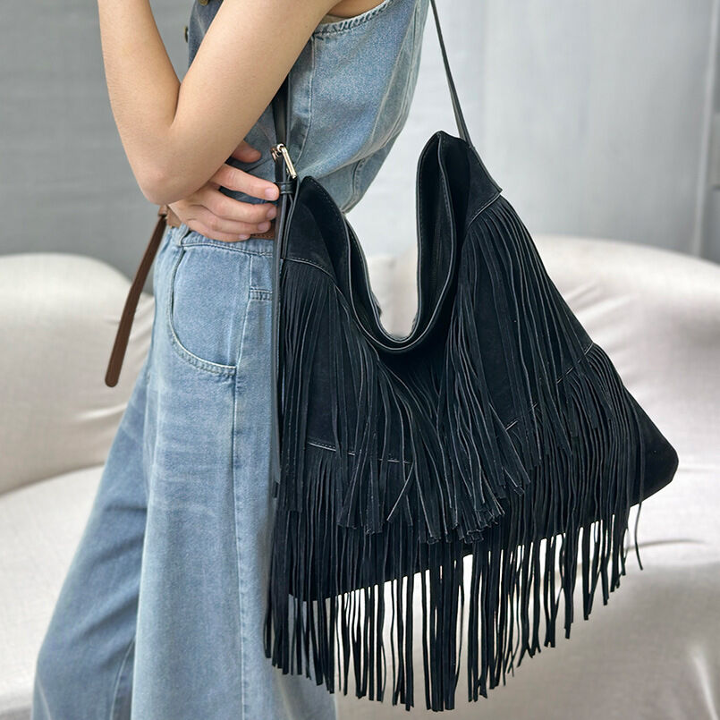 Borsa A Tracolla Quadrata Da Donna In Pelle Scamosciata, Tinta Unita, Stile Boho Con Nappine.