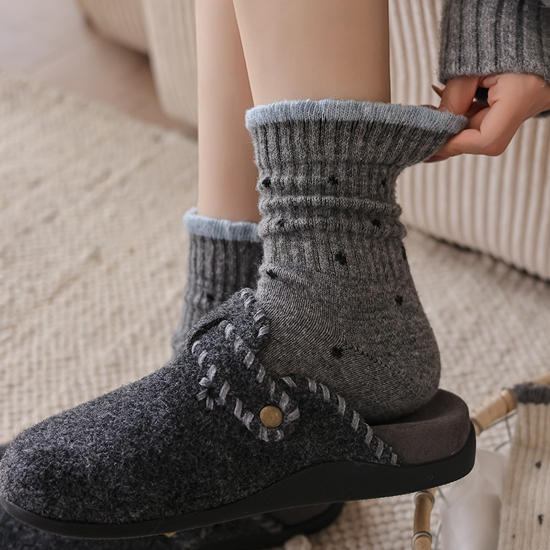 Basic Polka Dots Color Clash Wool Mid-Calf Socks h5Picture3