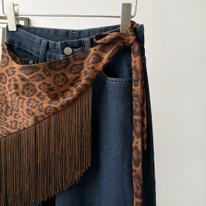 Retro Leopard Print Suede Women's Triangular Scarves h5 Picture2