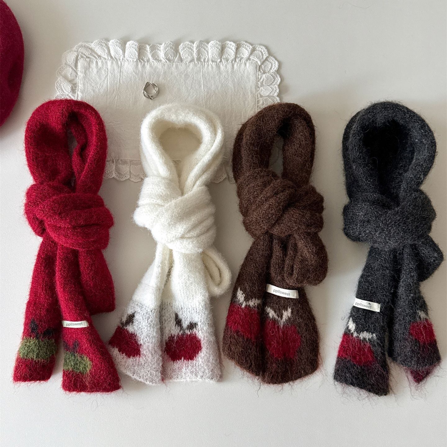 Einfache Serie Niedliche einfarbige Kirsch-Winterschals 2