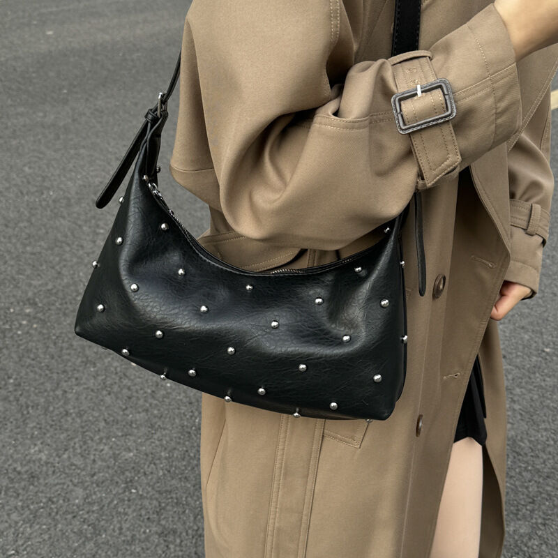 Borsa A Tracolla Quadrata Da Donna In Pu Di Alta Qualità, Stile Streetwear, Con Borchie In Metallo E Rivetti In Tinta Unita. Immagine5