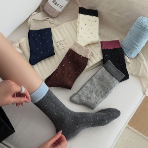 Slight Bounce Basic Polka Dots Color Clash Mid-Calf Socks h5 Picture3