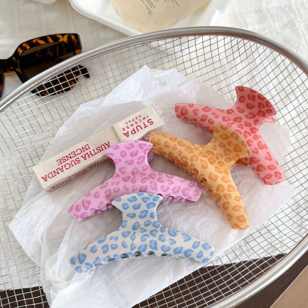 Simple Series Daily Solid Color Leopard Print Pvc Hair Claws Picture2