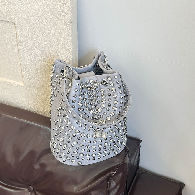 Streetwear Style Studded Solid Color Rivet Pu Women's Bucket Handbags Picture4
