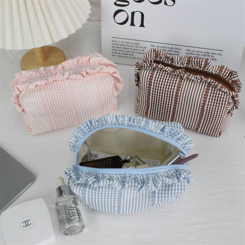 Simple Series Sweet Plaid Polyester Makeup Bags Picture2